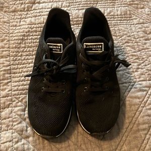 EUC Black sneakers. Lamincoa. Size 7.5.
